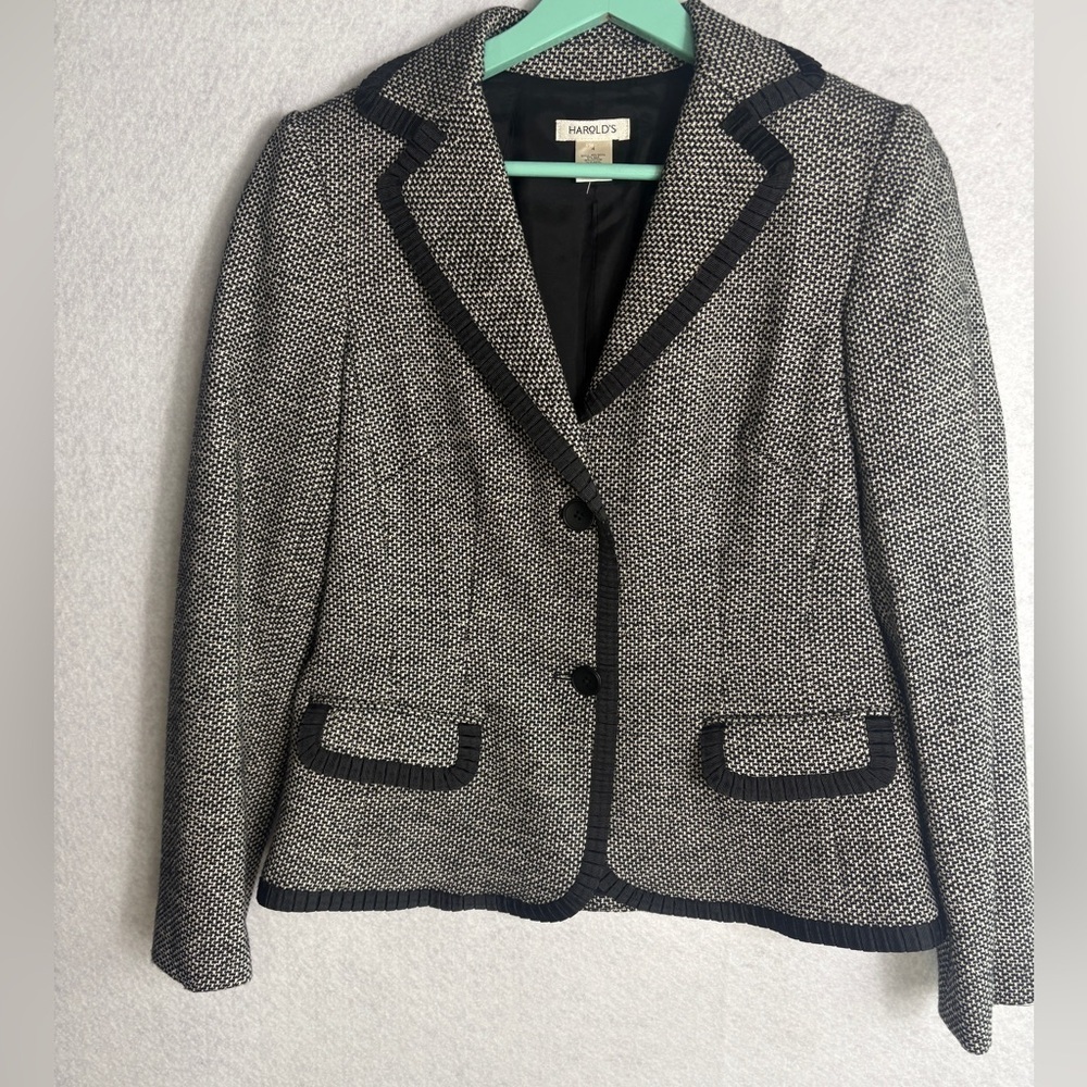 Harold’s Black White Jacket Trimmed With Black Ribbon Size 4